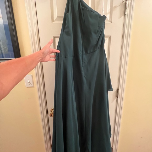 NWT David’s Bridal Long Georgette One Shoulder gown in Juniper. Sz 14. DB Studio - Picture 3 of 11